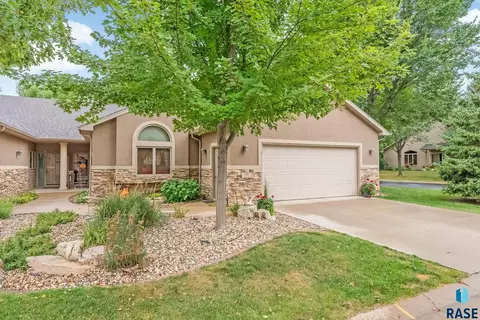 Exterior - 711 70th Pl E, Sioux Falls, SD 57108 photo 2 of 13