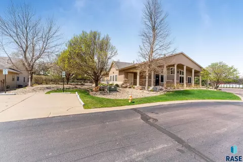Exterior - 711 70th Pl E, Sioux Falls, SD 57108 photo 9 of 13