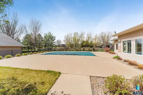 Exterior - 711 70th Pl E, Sioux Falls, SD 57108 photo 11 of 13