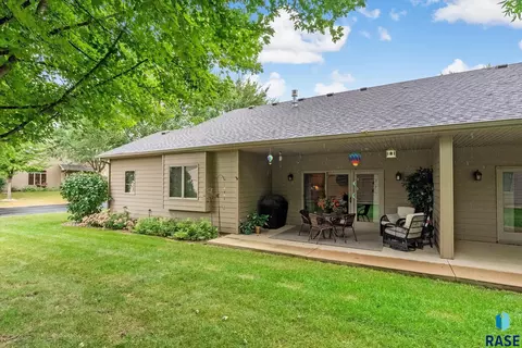 Exterior - 711 70th Pl E, Sioux Falls, SD 57108 photo 6 of 13