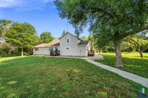 Exterior - 47608 300th St, Alcester, SD 57001 photo 2 of 8