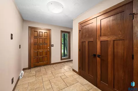 Entry Way - 308 E Aspen Dr, Sioux Falls, SD 57105 photo 2 of 4