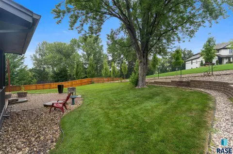 Exterior - 308 E Aspen Dr, Sioux Falls, SD 57105 photo 13 of 19