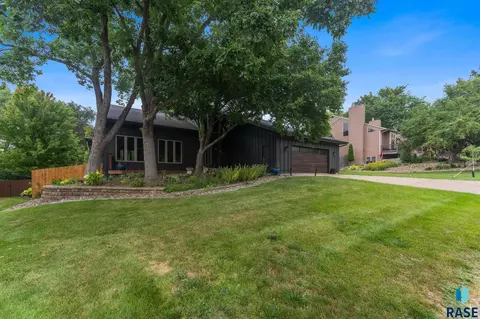 Exterior - 308 E Aspen Dr, Sioux Falls, SD 57105 photo 3 of 19