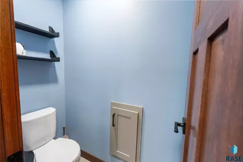 Bath - 308 E Aspen Dr, Sioux Falls, SD 57105 photo 4 of 7