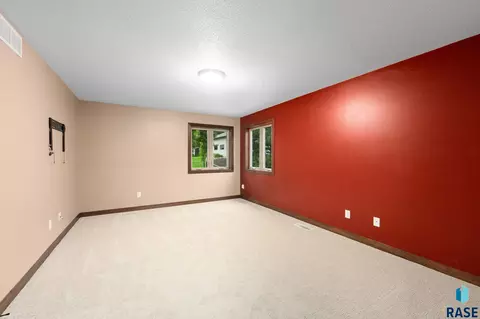 Bedroom - 308 E Aspen Dr, Sioux Falls, SD 57105 photo 1 of 9