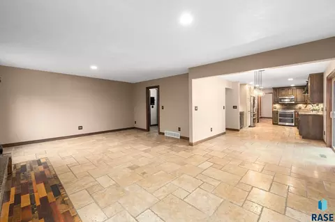 Living - 308 E Aspen Dr, Sioux Falls, SD 57105 photo 5 of 8