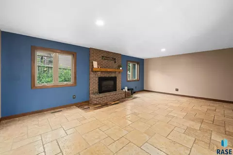 Living - 308 E Aspen Dr, Sioux Falls, SD 57105 photo 4 of 8