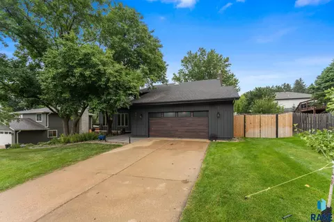 Exterior - 308 E Aspen Dr, Sioux Falls, SD 57105 photo 5 of 19