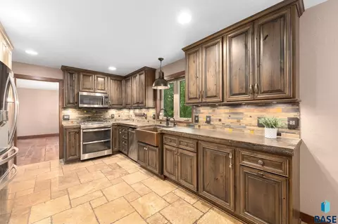 Kitchen - 308 E Aspen Dr, Sioux Falls, SD 57105 photo 2 of 8