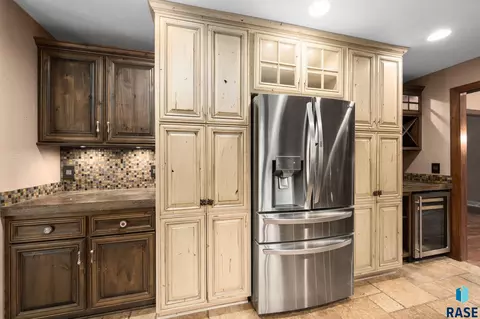 Kitchen - 308 E Aspen Dr, Sioux Falls, SD 57105 photo 5 of 8