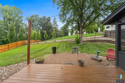 Exterior - 308 E Aspen Dr, Sioux Falls, SD 57105 photo 18 of 19