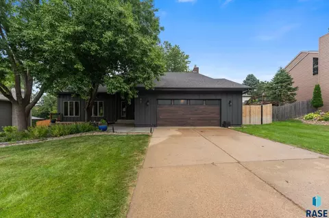 Exterior - 308 E Aspen Dr, Sioux Falls, SD 57105 photo 6 of 19