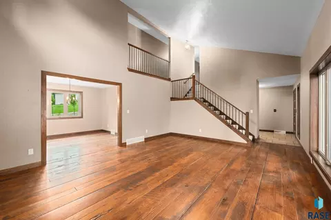 Living - 308 E Aspen Dr, Sioux Falls, SD 57105 photo 3 of 8