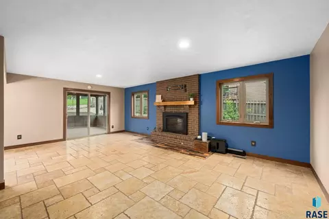 Living - 308 E Aspen Dr, Sioux Falls, SD 57105 photo 8 of 8