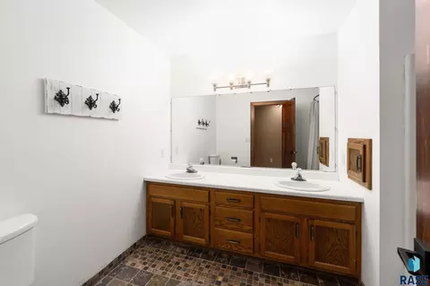 Bath - 308 E Aspen Dr, Sioux Falls, SD 57105 photo 6 of 7