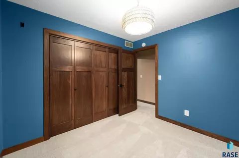 Bedroom - 308 E Aspen Dr, Sioux Falls, SD 57105 photo 4 of 9