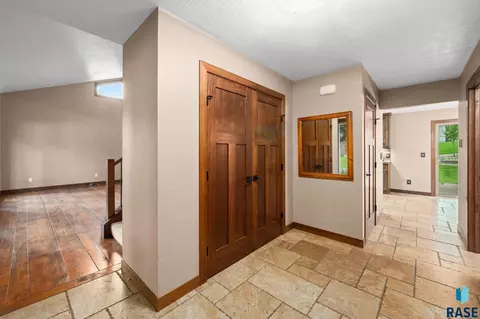 Entry Way - 308 E Aspen Dr, Sioux Falls, SD 57105 photo 1 of 4
