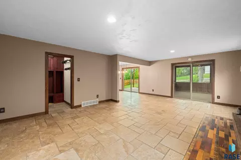 Living - 308 E Aspen Dr, Sioux Falls, SD 57105 photo 7 of 8