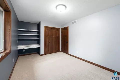 Bedroom - 308 E Aspen Dr, Sioux Falls, SD 57105 photo 6 of 9