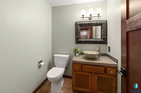 Bath - 308 E Aspen Dr, Sioux Falls, SD 57105 photo 1 of 7