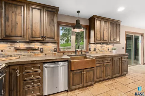 Kitchen - 308 E Aspen Dr, Sioux Falls, SD 57105 photo 8 of 8