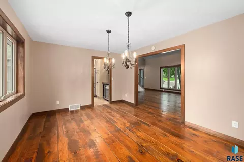 Dining - 308 E Aspen Dr, Sioux Falls, SD 57105 photo 1 of 2