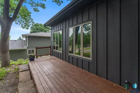 Exterior - 308 E Aspen Dr, Sioux Falls, SD 57105 photo 9 of 19