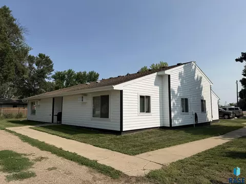 Exterior - 310 E 3rd St, Bridgewater, SD 57319 photo 5 of 14
