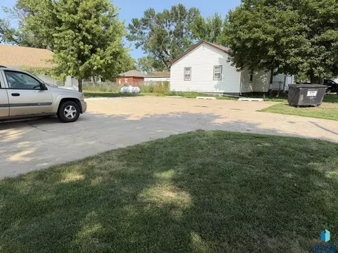 Exterior - 310 E 3rd St, Bridgewater, SD 57319 photo 14 of 14
