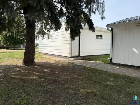 Exterior - 310 E 3rd St, Bridgewater, SD 57319 photo 13 of 14