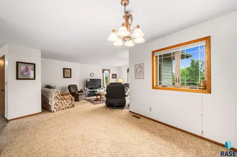 Dining - 25876 481st Ave, Brandon, SD 57005 photo 1 of 1
