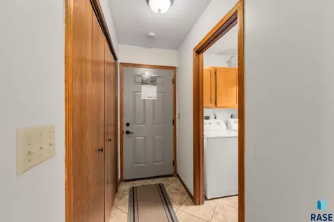 Entry Way - 25876 481st Ave, Brandon, SD 57005 photo 4 of 5