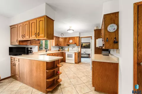Kitchen - 25876 481st Ave, Brandon, SD 57005 photo 1 of 5