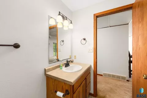 Bath - 25876 481st Ave, Brandon, SD 57005 photo 6 of 6