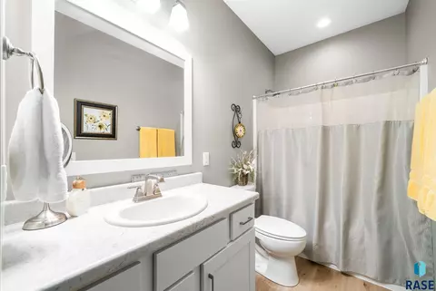 Bath - 145 Devitt Dr, Harrisburg, SD 57032 photo 2 of 3