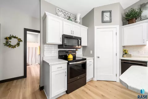 Kitchen - 145 Devitt Dr, Harrisburg, SD 57032 photo 5 of 6