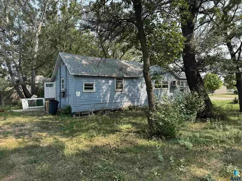 602 E 1st St, Plankinton, SD 57368 photo 2