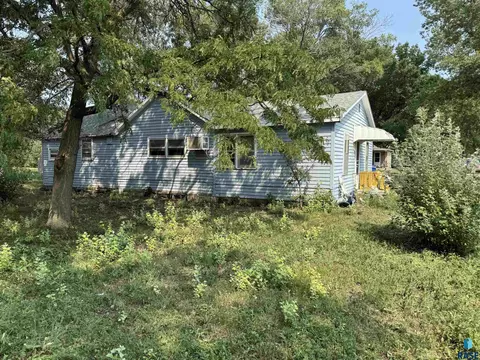 602 E 1st St, Plankinton, SD 57368 photo 6
