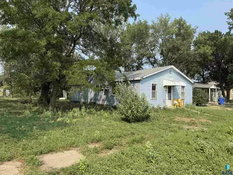 602 E 1st St, Plankinton, SD 57368 photo 7