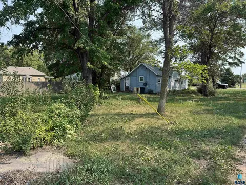602 E 1st St, Plankinton, SD 57368 photo 5