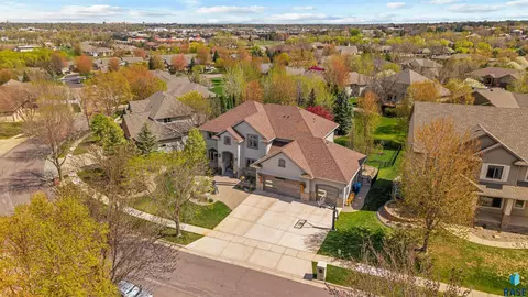 5604 S Jersey Tess Dr, Sioux Falls, SD 57108