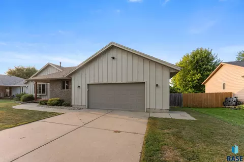 Exterior - 104 E 9th St, Crooks, SD 57020 photo 4 of 15