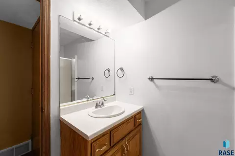 Bath - 104 E 9th St, Crooks, SD 57020 photo 4 of 5