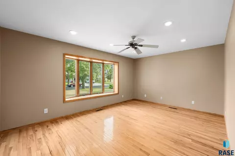 Living - 104 E 9th St, Crooks, SD 57020 photo 2 of 10
