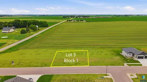 1305 Castle St, Larchwood, IA 51241