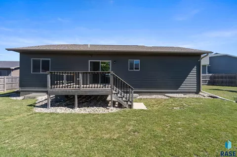 Exterior - 1529 E Gold Dust St, Sioux Falls, SD 57104 photo 3 of 6