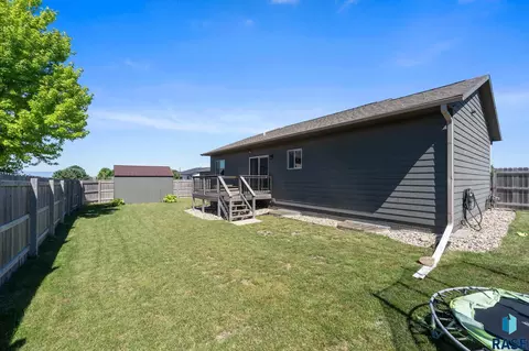Exterior - 1529 E Gold Dust St, Sioux Falls, SD 57104 photo 5 of 6