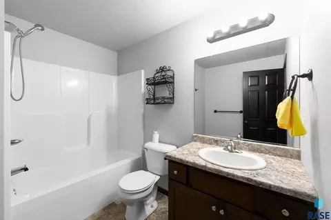 Bath - 1529 E Gold Dust St, Sioux Falls, SD 57104 photo 3 of 3