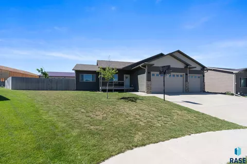 Exterior - 1529 E Gold Dust St, Sioux Falls, SD 57104 photo 2 of 6